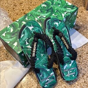 D&G Havaianas flip flops